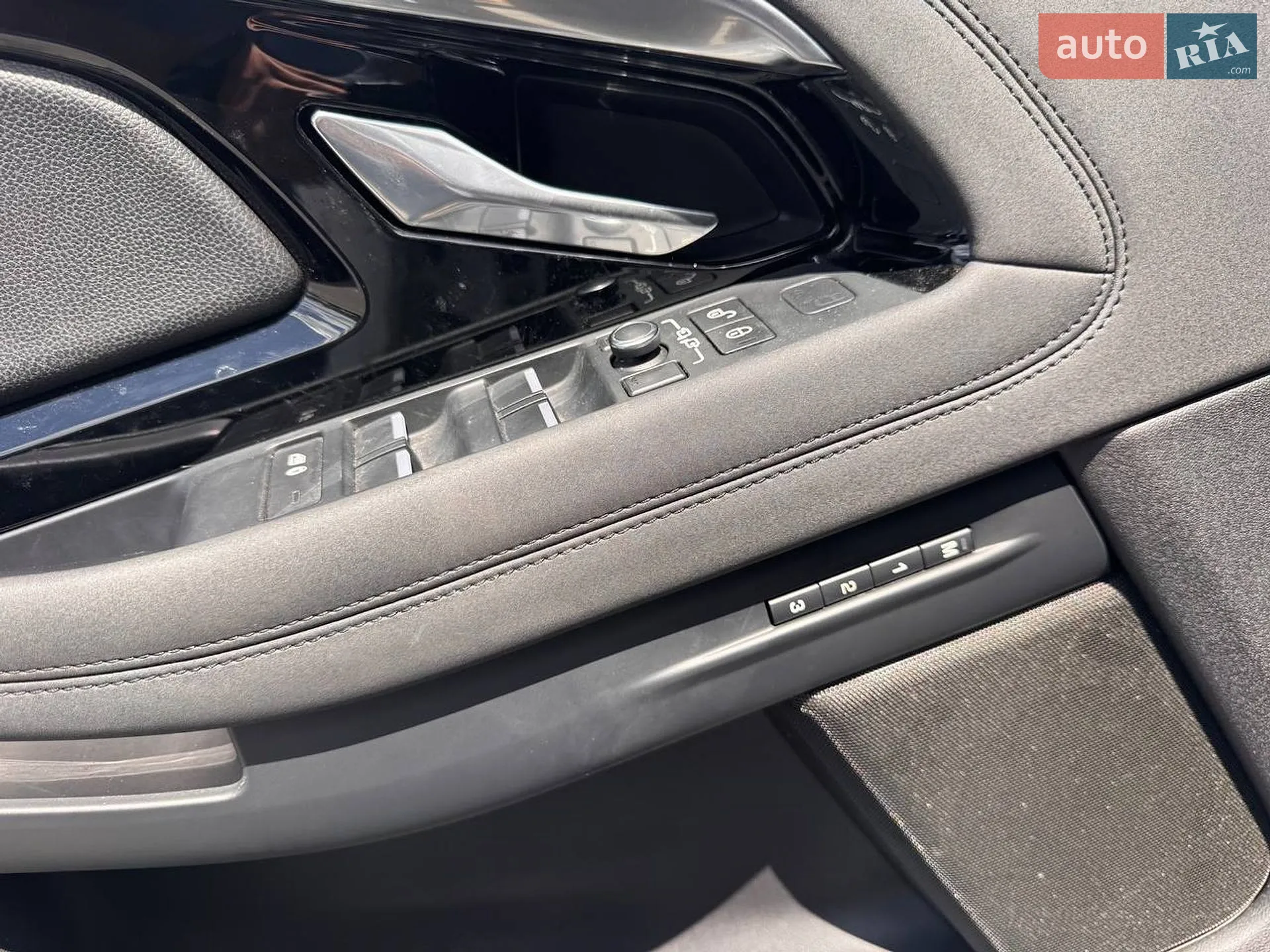 2019 Land Rover Range Rover Evoque - мініатюра 27