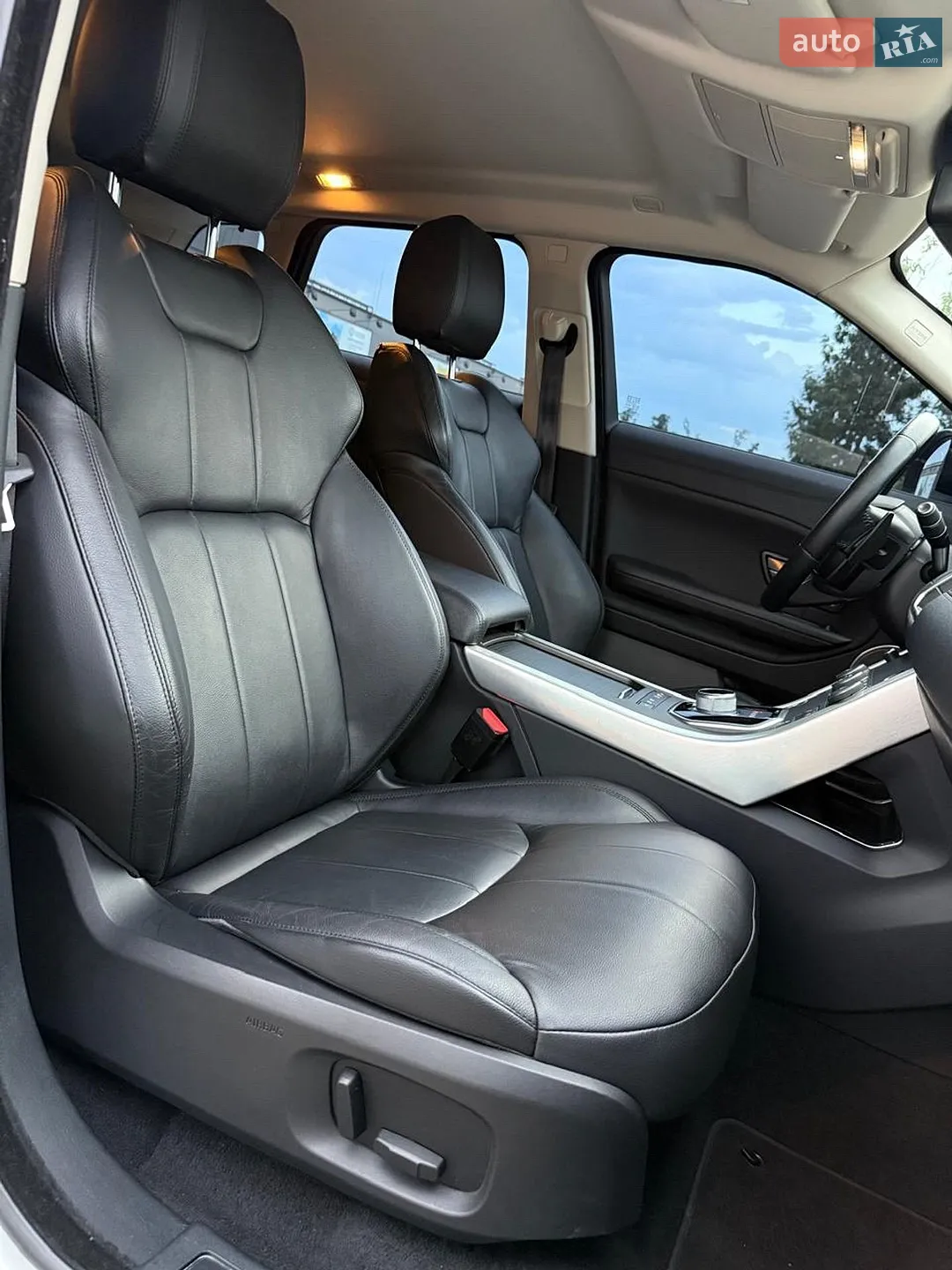 2016 Land Rover Range Rover Evoque - мініатюра 24