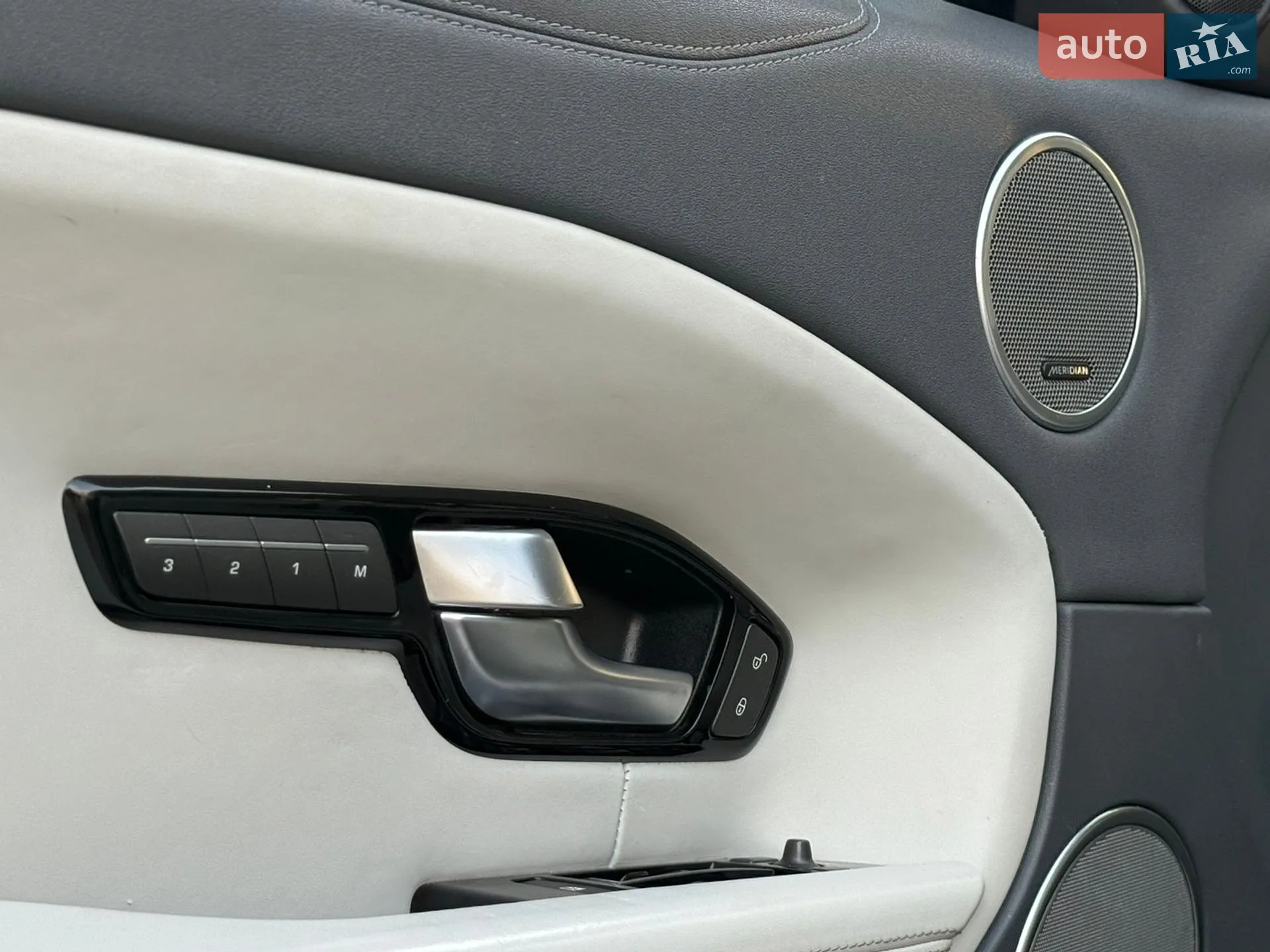 2015 Land Rover Range Rover Evoque - мініатюра 25