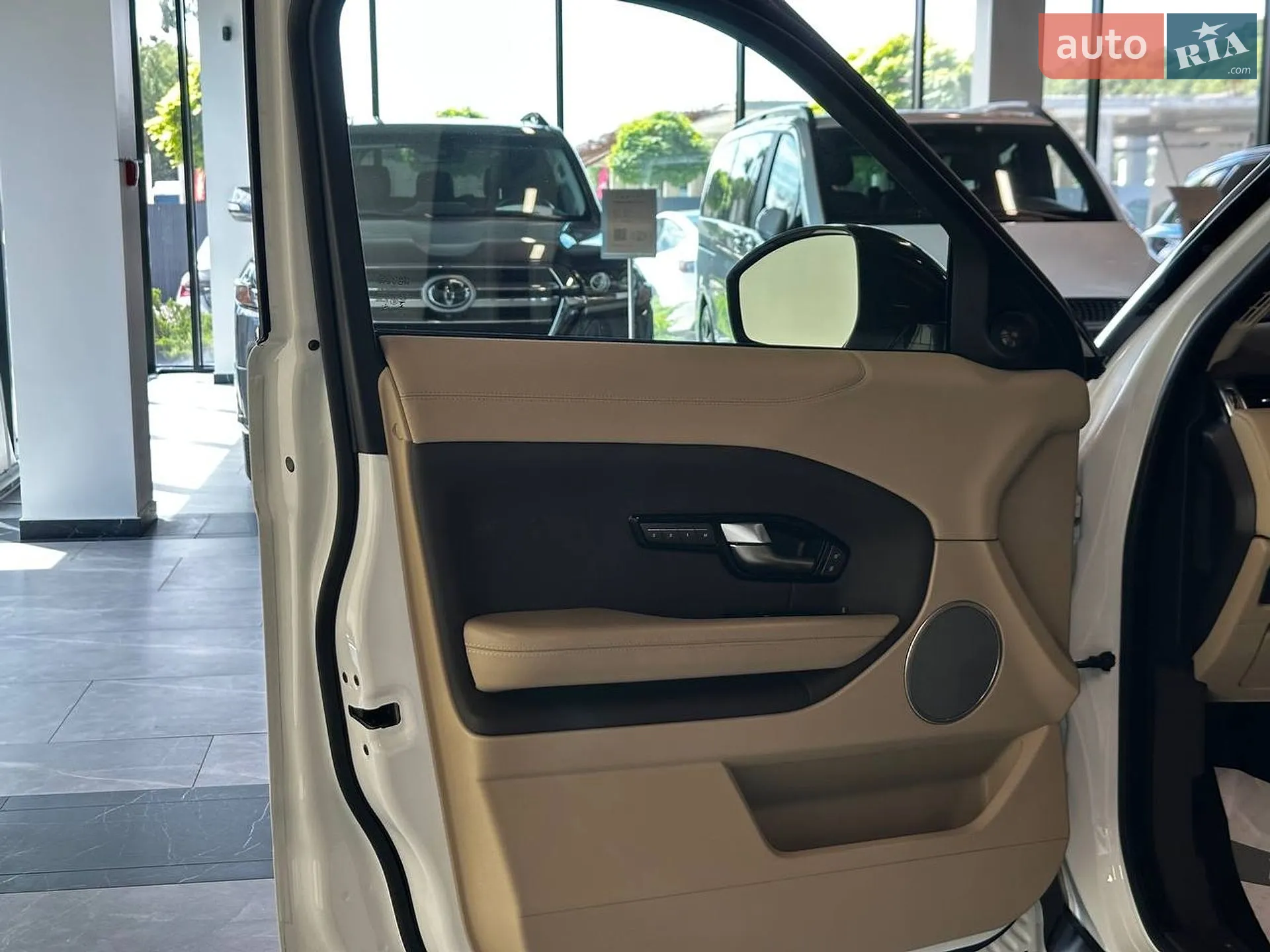 2016 Land Rover Range Rover Evoque - мініатюра 32