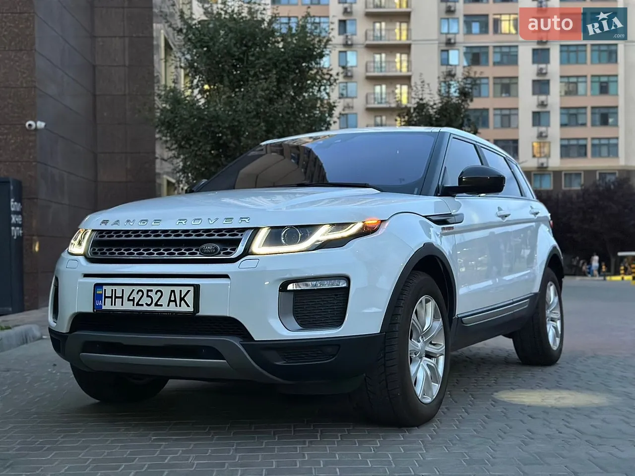 2017 Land Rover Range Rover Evoque - мініатюра 16