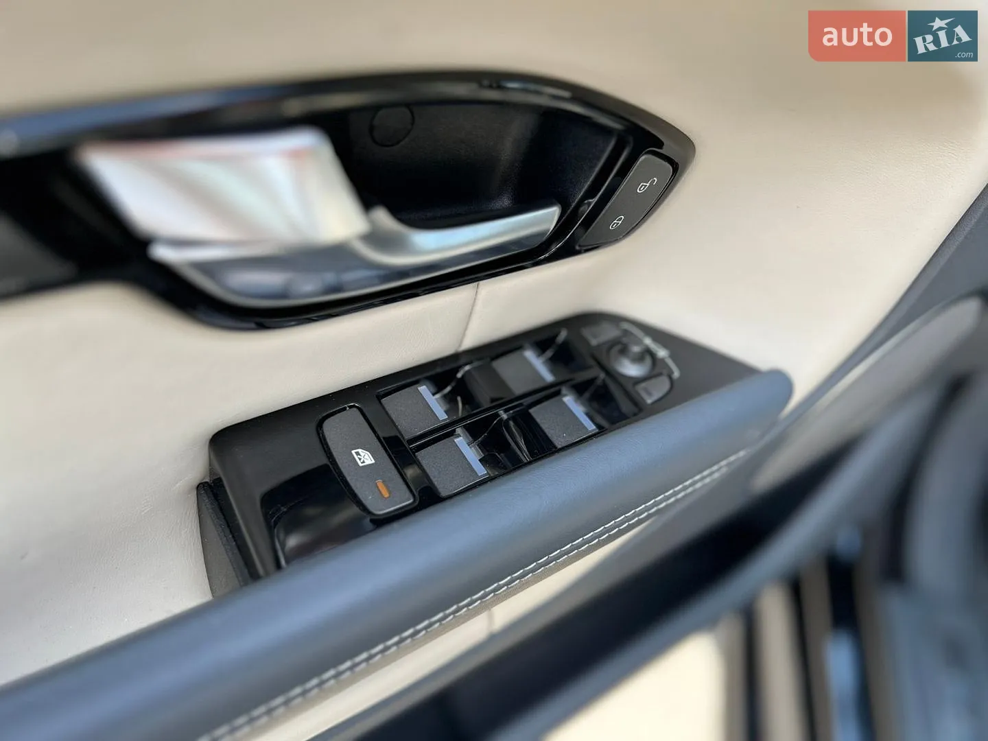 2016 Land Rover Range Rover Evoque - мініатюра 25