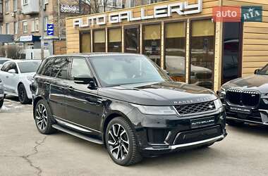 Бетперде киген ер адам орманда түзу жігітке шабуыл жасап, ұрып жіберген. Нижний Новгородтық жезөкшелер семіз