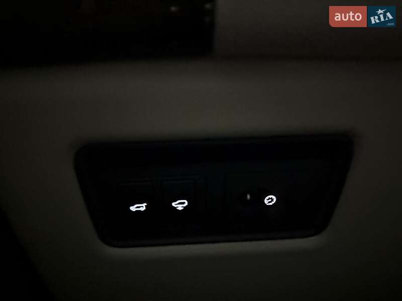 Внедорожник / Кроссовер Land Rover Range Rover Sport 2016 в Киеве