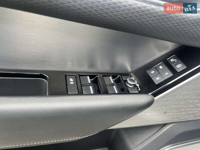 Позашляховик / Кросовер Land Rover Range Rover Velar 2018 в Володимирі