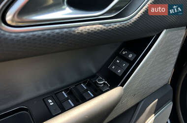 Внедорожник / Кроссовер Land Rover Range Rover Velar 2017 в 