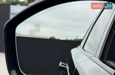 Внедорожник / Кроссовер Land Rover Range Rover Velar 2017 в 