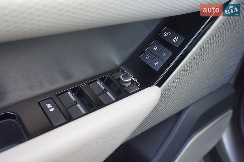 Внедорожник / Кроссовер Land Rover Range Rover Velar 2017 в Одессе