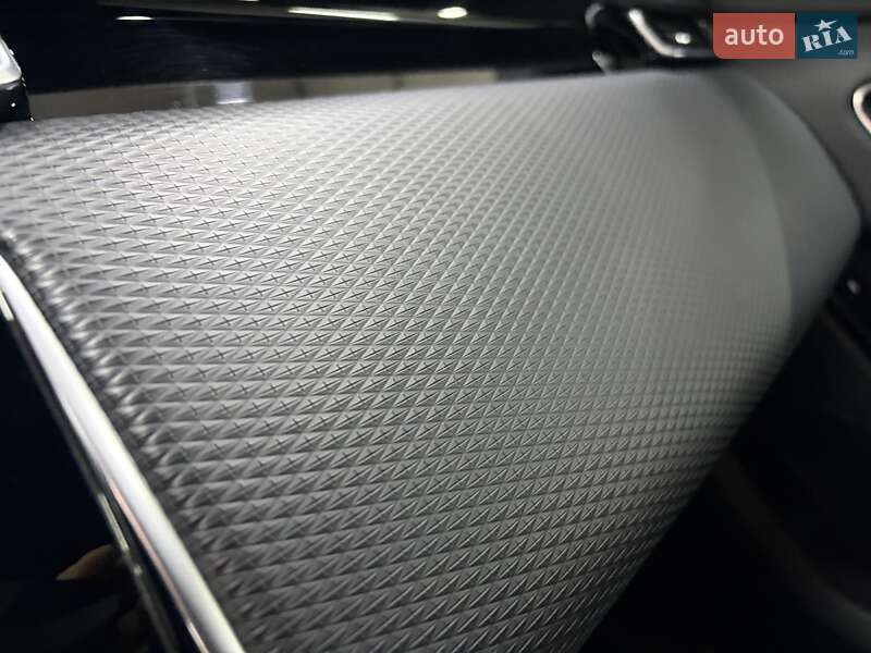 Позашляховик / Кросовер Land Rover Range Rover Velar 2018 в Києві