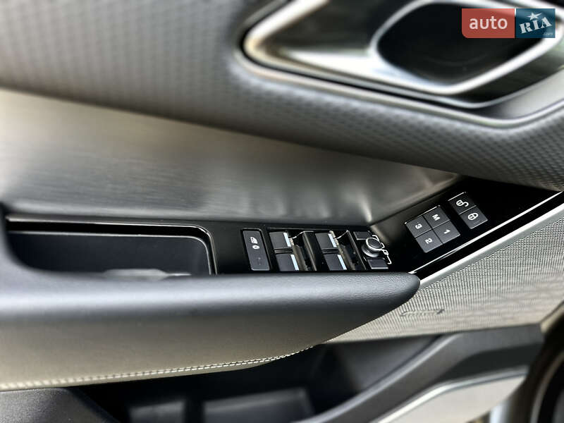 Внедорожник / Кроссовер Land Rover Range Rover Velar 2018 в Ивано-Франковске фото 20 Внедорожник / Кроссовер Land Rover Range Rover Velar 2018 в Ивано-Франковске