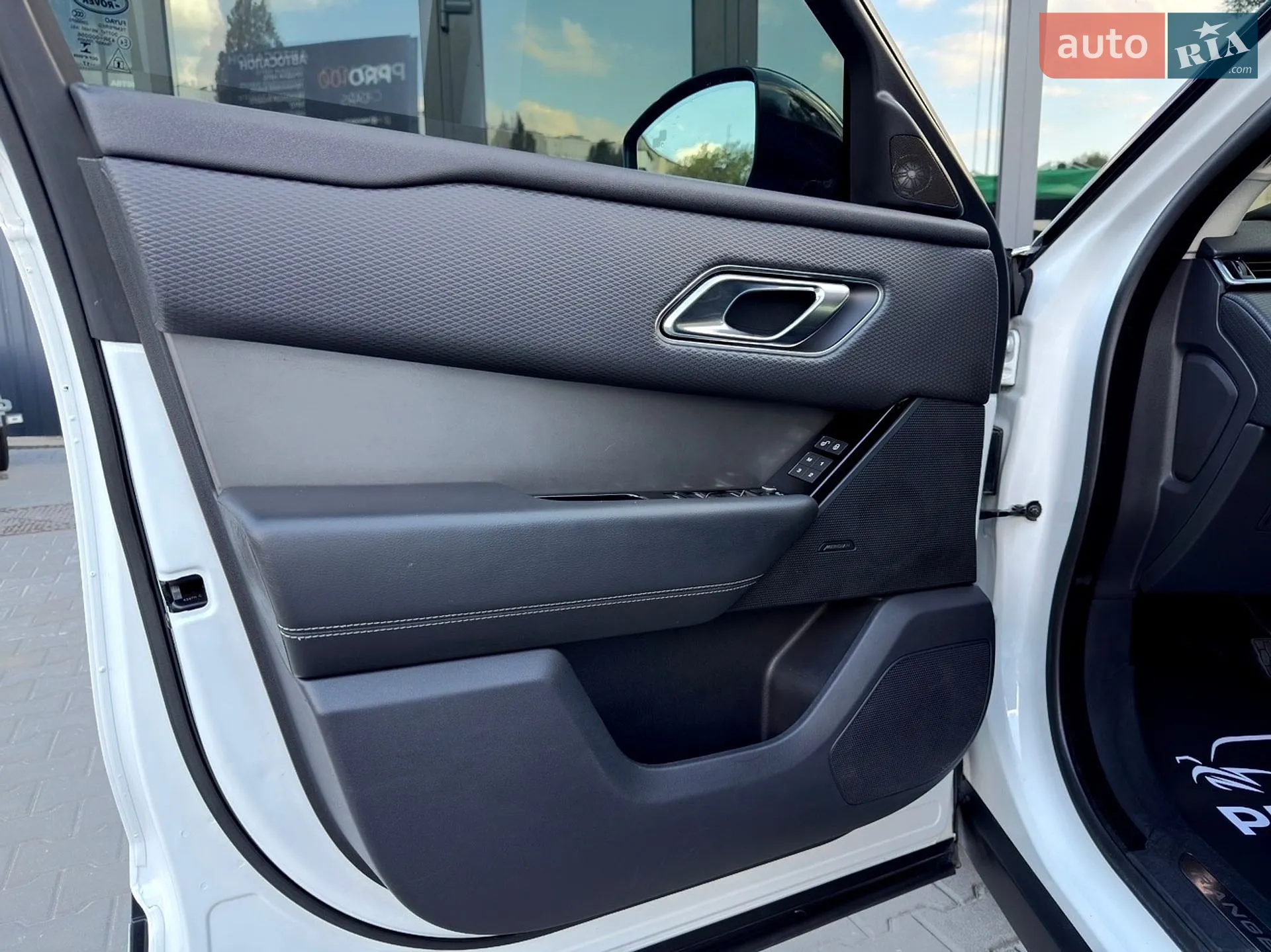 2017 Land Rover Range Rover Velar - мініатюра 19