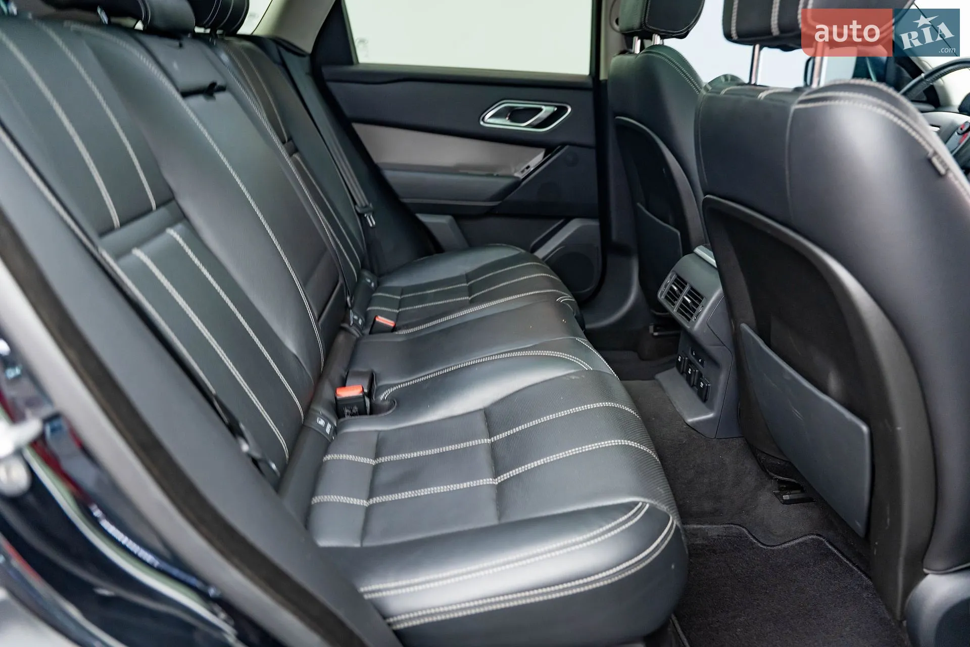 2017 Land Rover Range Rover Velar - мініатюра 29