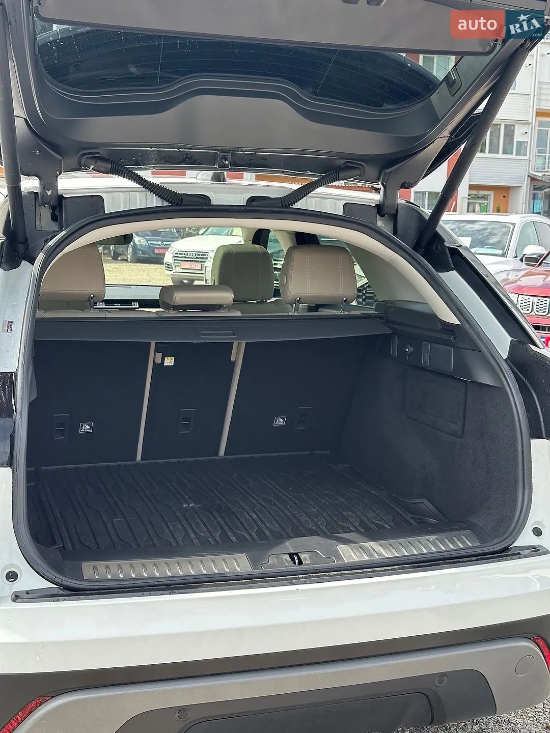 2018 Land Rover Range Rover Velar - мініатюра 17