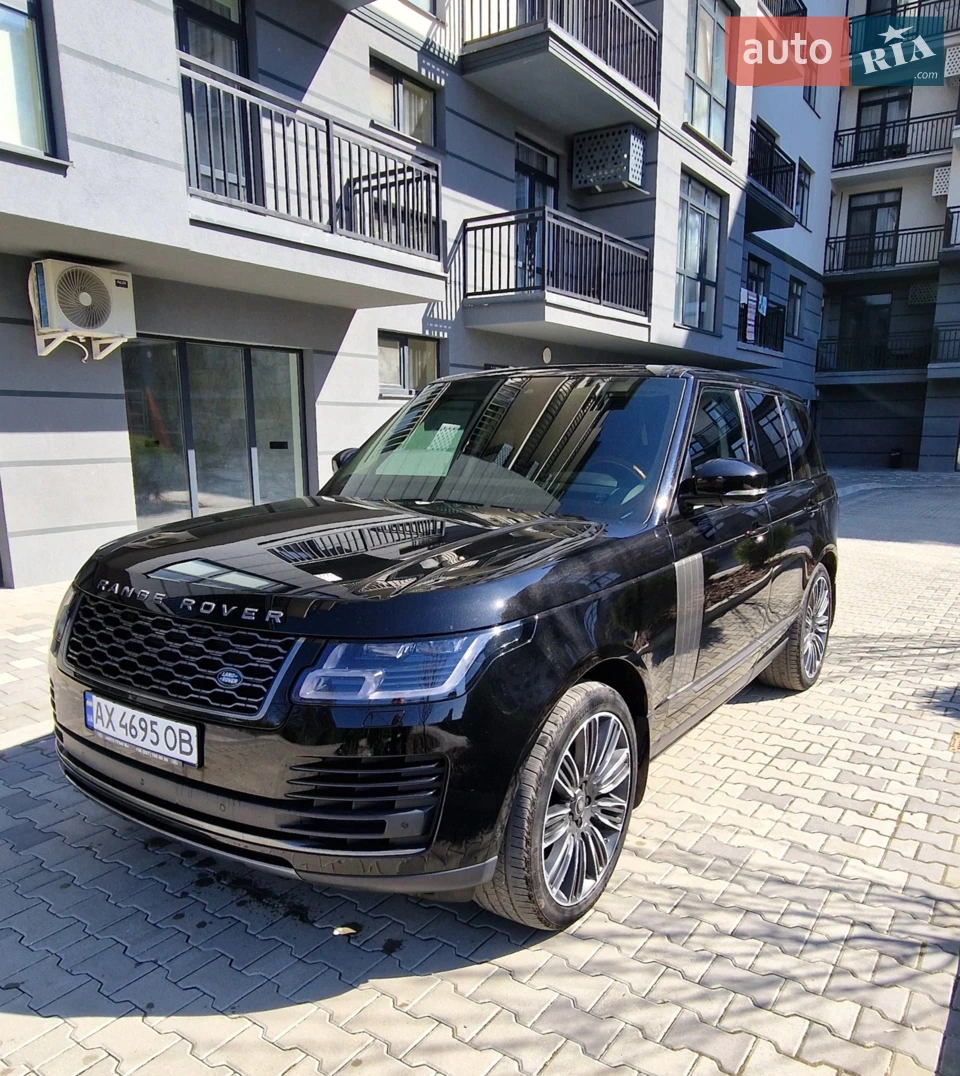 Range Rover 2019 року випуску в комплектації Vogue.
Машину купували новою на офіційному дилері.
Вся передня частина обклеєна бронеплівкою.
Що входить в комплектацію:
 - Двоколірний салон;
 - Торпедо в шкірі;
 - Електрична виїзна підніжка;
 - Камери 360;
 - Аудіосистема Meridian 600W;
 - Колісні диски R22 (style 9012);
 - 4-х - зонний клімат-контроль;
 - Вентиляція і підігрів передніх і задніх сидінь;
 - Підігрів рульового колеса;
 - Регулювання заднього ряду сидінь;
 - Система сліпих зон;
 - Адаптивні bi-led передні фари;
 - Безключовий доступ;
 - Система авто-затемнення бокових дзеркал та дзеркала в салоні;
 - Система зручного відчинення багажника;
 - Регулювання пневмопідвіски в багажному відділенні;
 - Доводчики дверцят;
 - Лобове скло з підігрівом;
 - Підсвічування інтер'єру.

Автомобіль у стані нового автомобіля. 

Останнє ТО було зроблено на пробігу в 36 тис.

Готовий до будь-яких перевірок на СТО.

Один власник!

Розгляну обмін на кабріолет.

