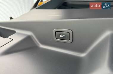 Внедорожник / Кроссовер Land Rover Range Rover 2019 в 