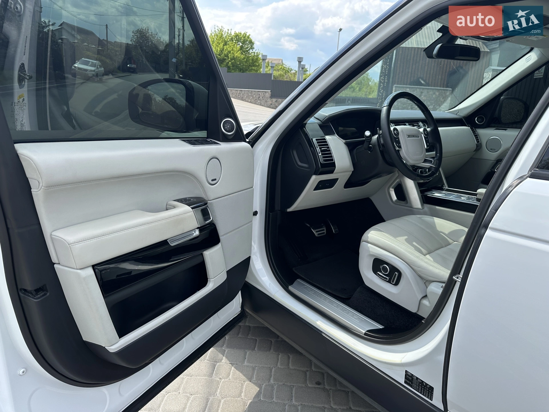 2016 Land Rover Range Rover - мініатюра 25