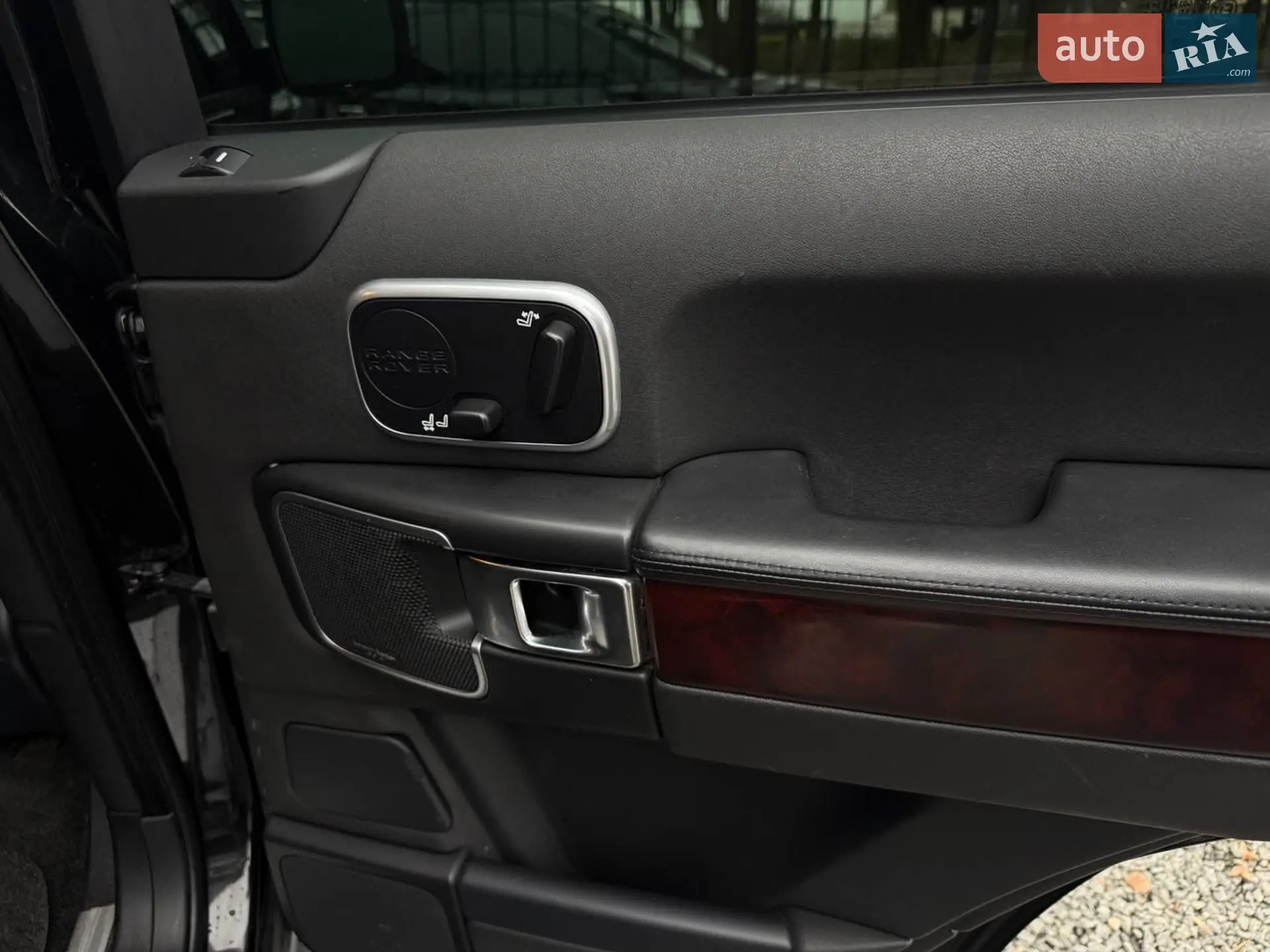 2010 Land Rover Range Rover - мініатюра 28