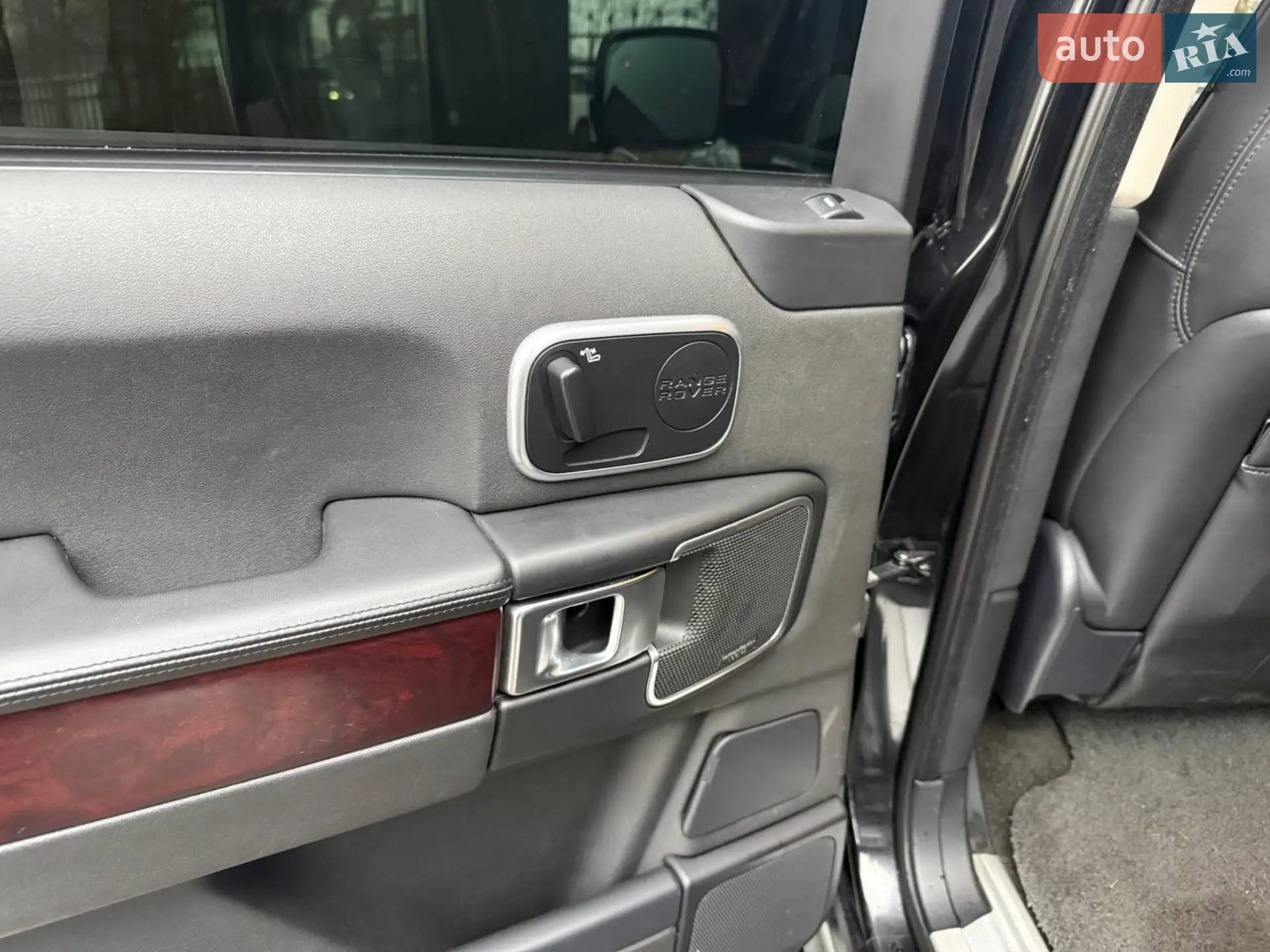 2010 Land Rover Range Rover - мініатюра 25