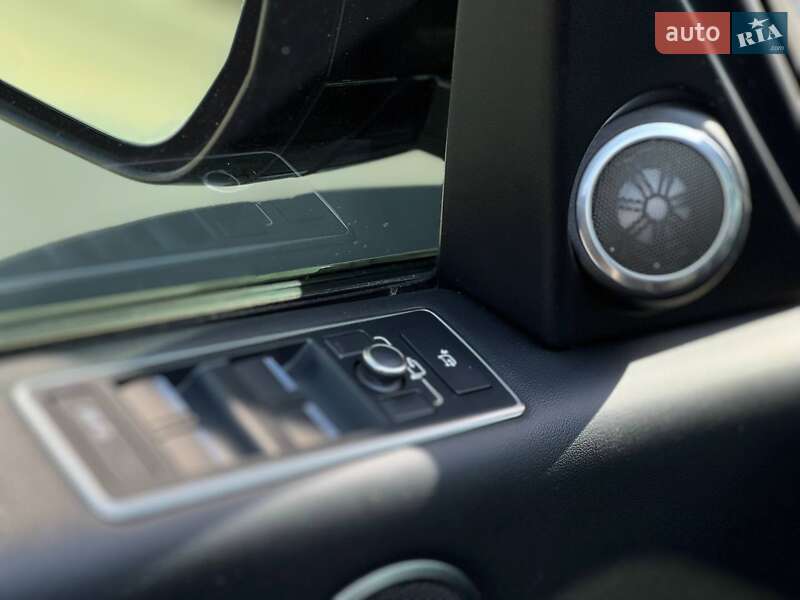 Внедорожник / Кроссовер Land Rover Range Rover 2016 в Киеве