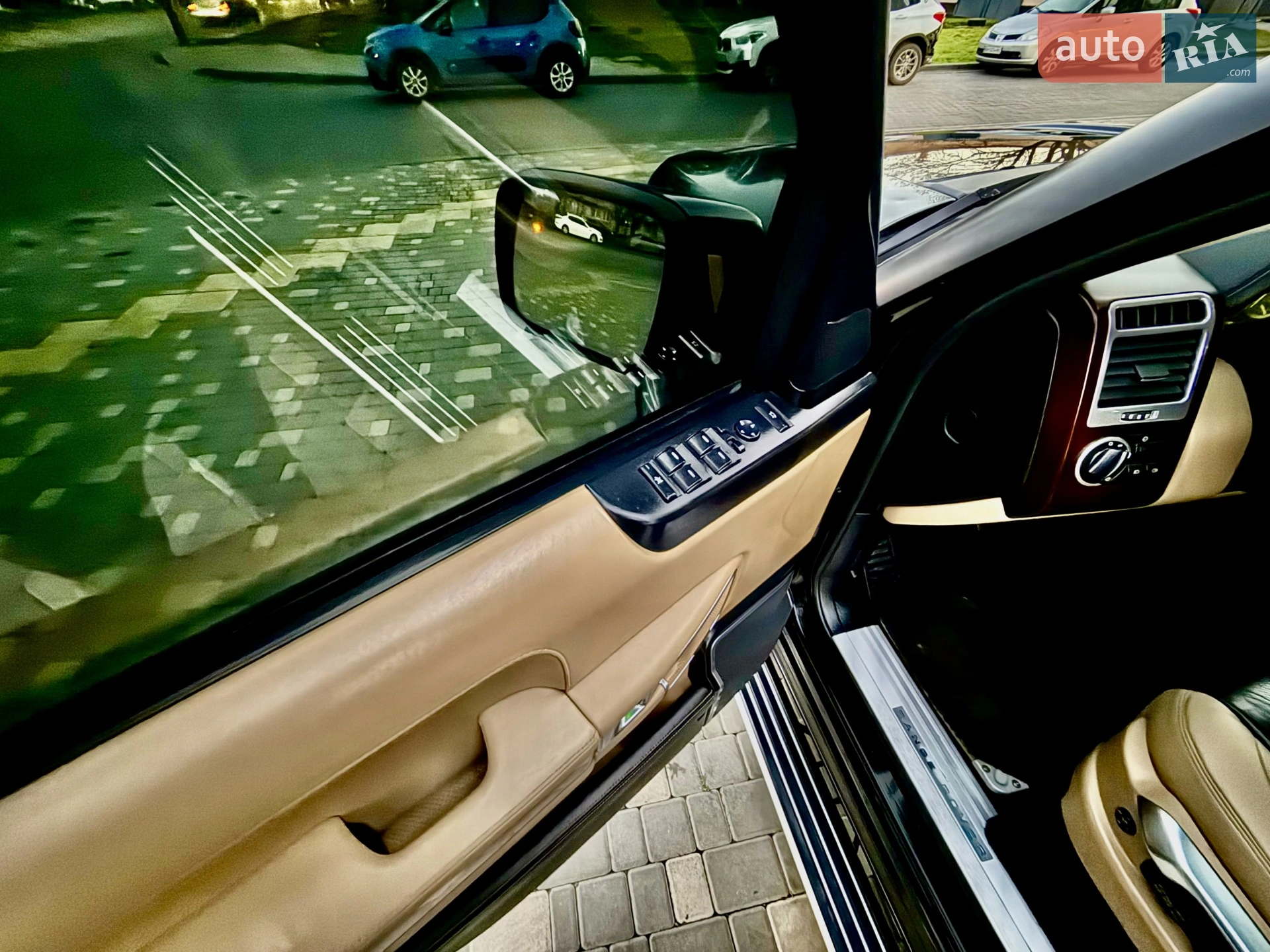 2011 Land Rover Range Rover - мініатюра 57