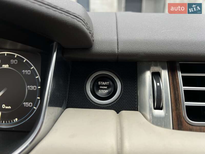 Внедорожник / Кроссовер Land Rover Range Rover 2015 в Киеве