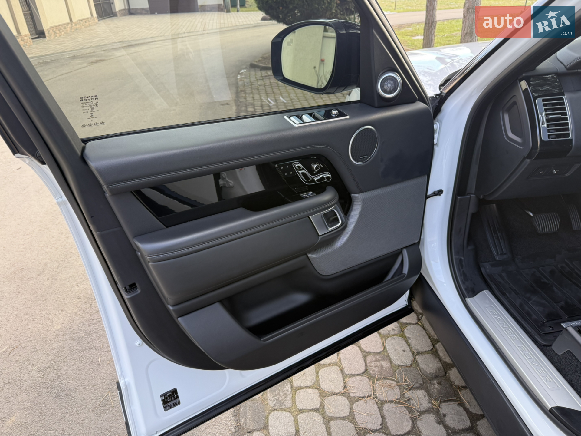 2020 Land Rover Range Rover - мініатюра 26