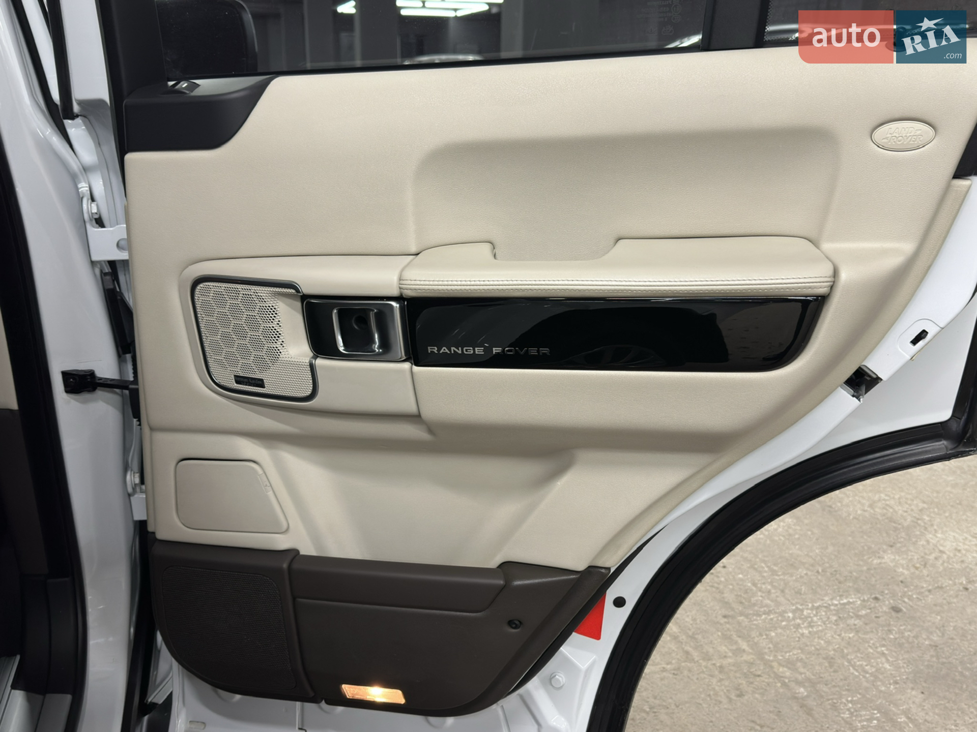 2012 Land Rover Range Rover - мініатюра 27