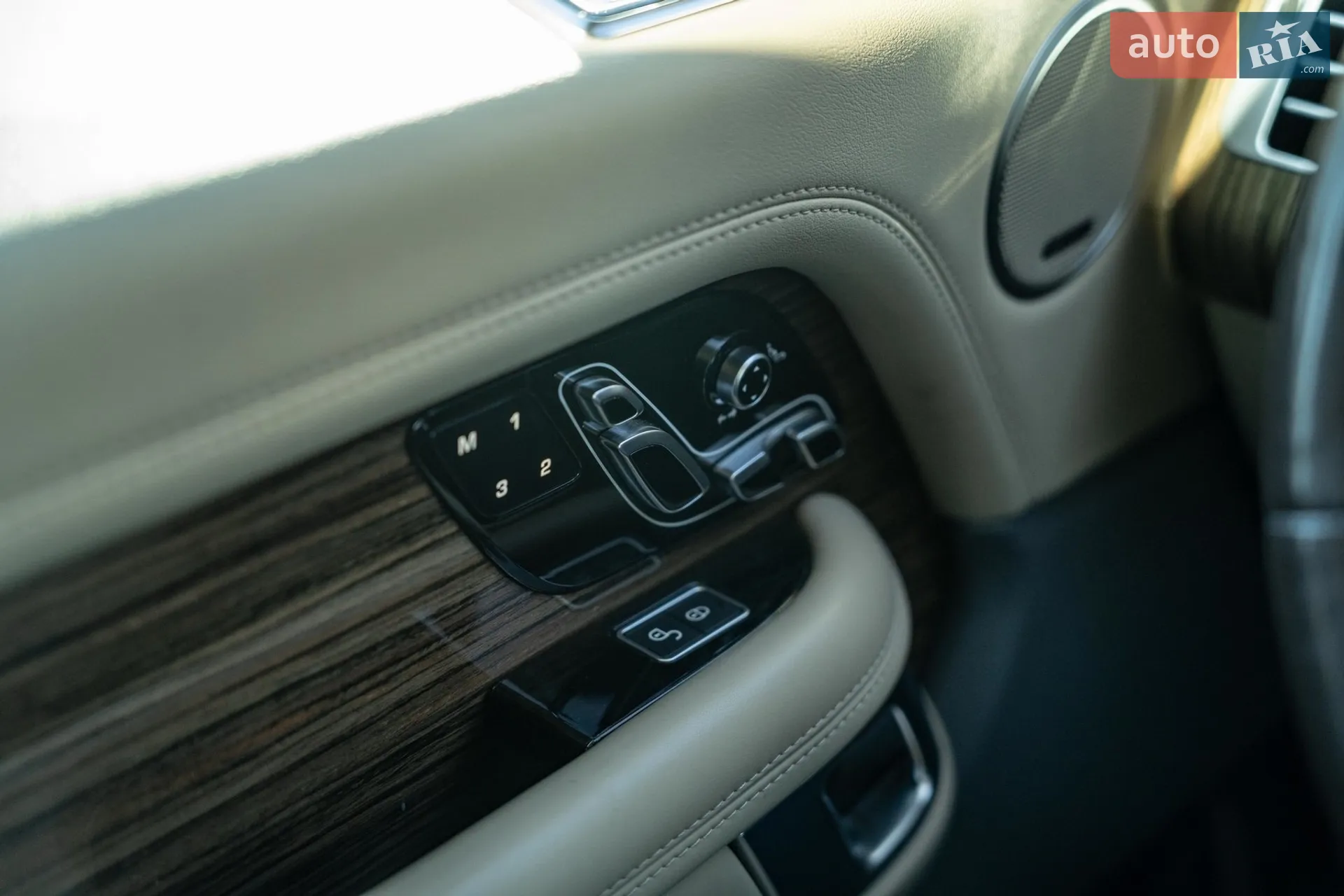 2018 Land Rover Range Rover - мініатюра 18
