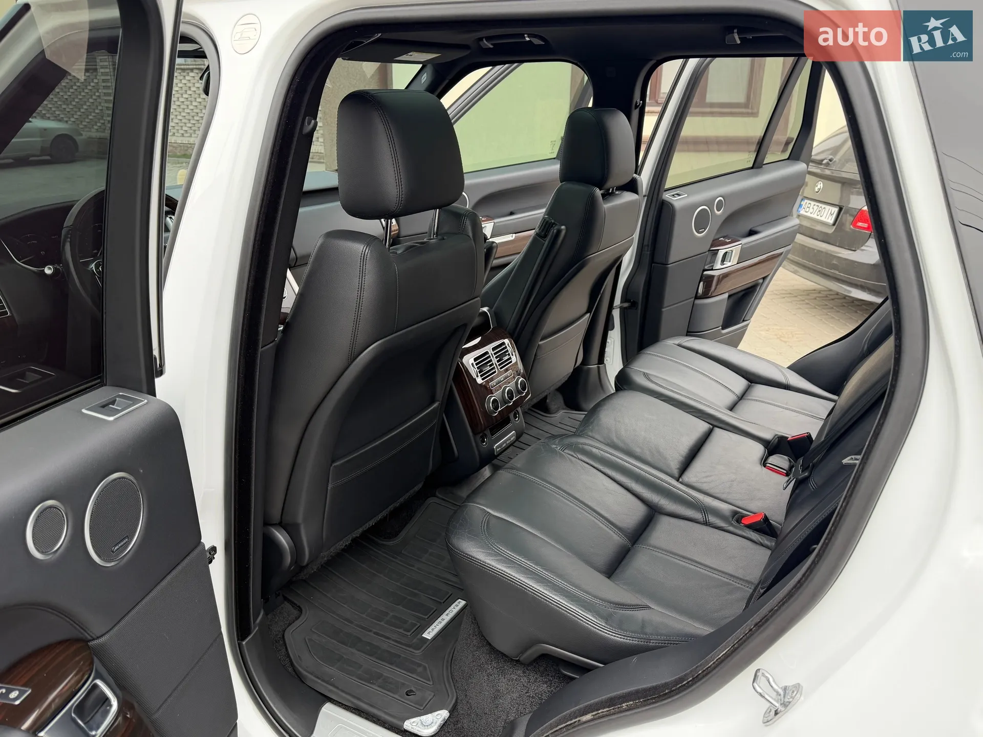 2016 Land Rover Range Rover - мініатюра 25