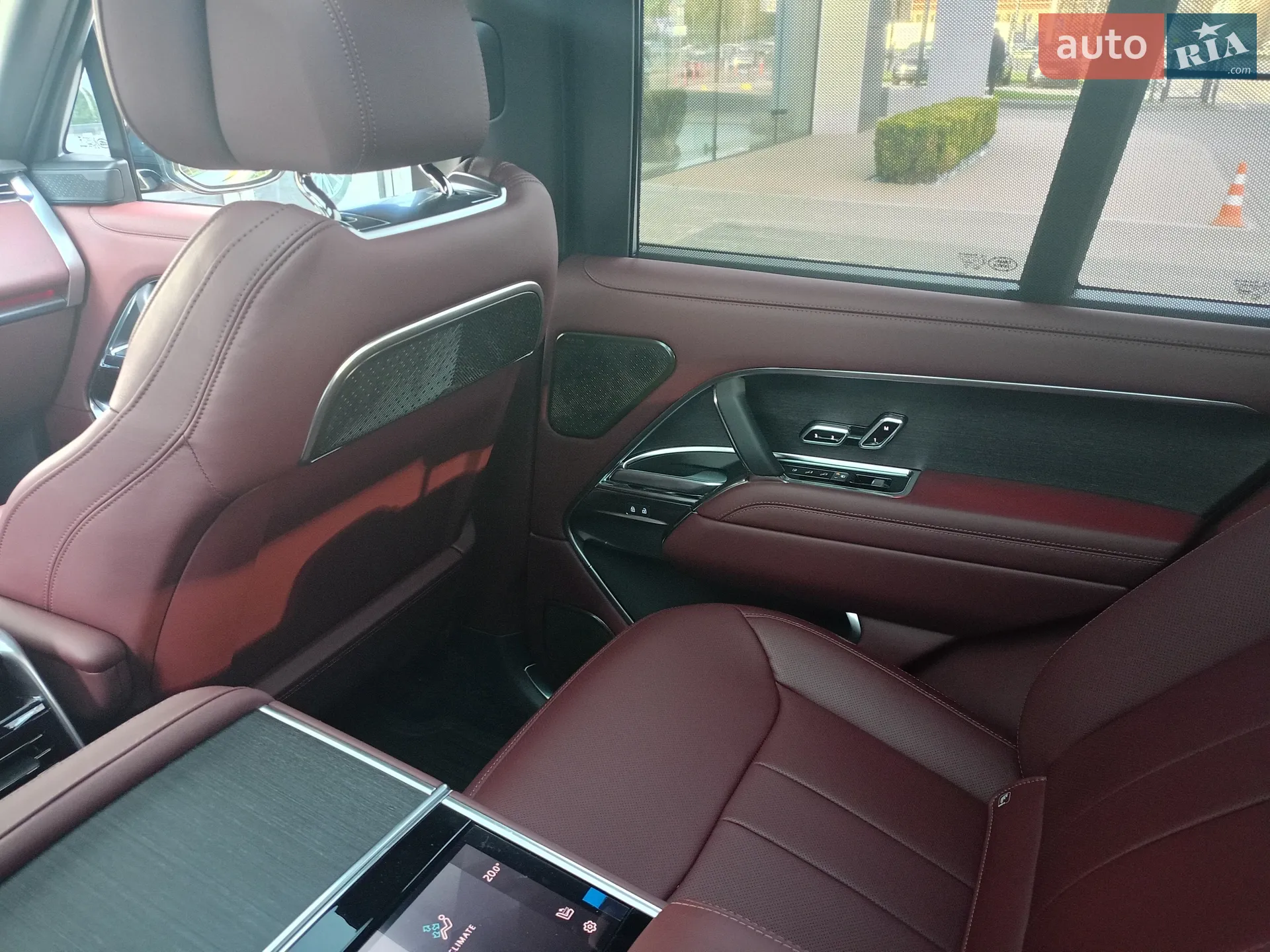 2025 Land Rover Range Rover - мініатюра 24