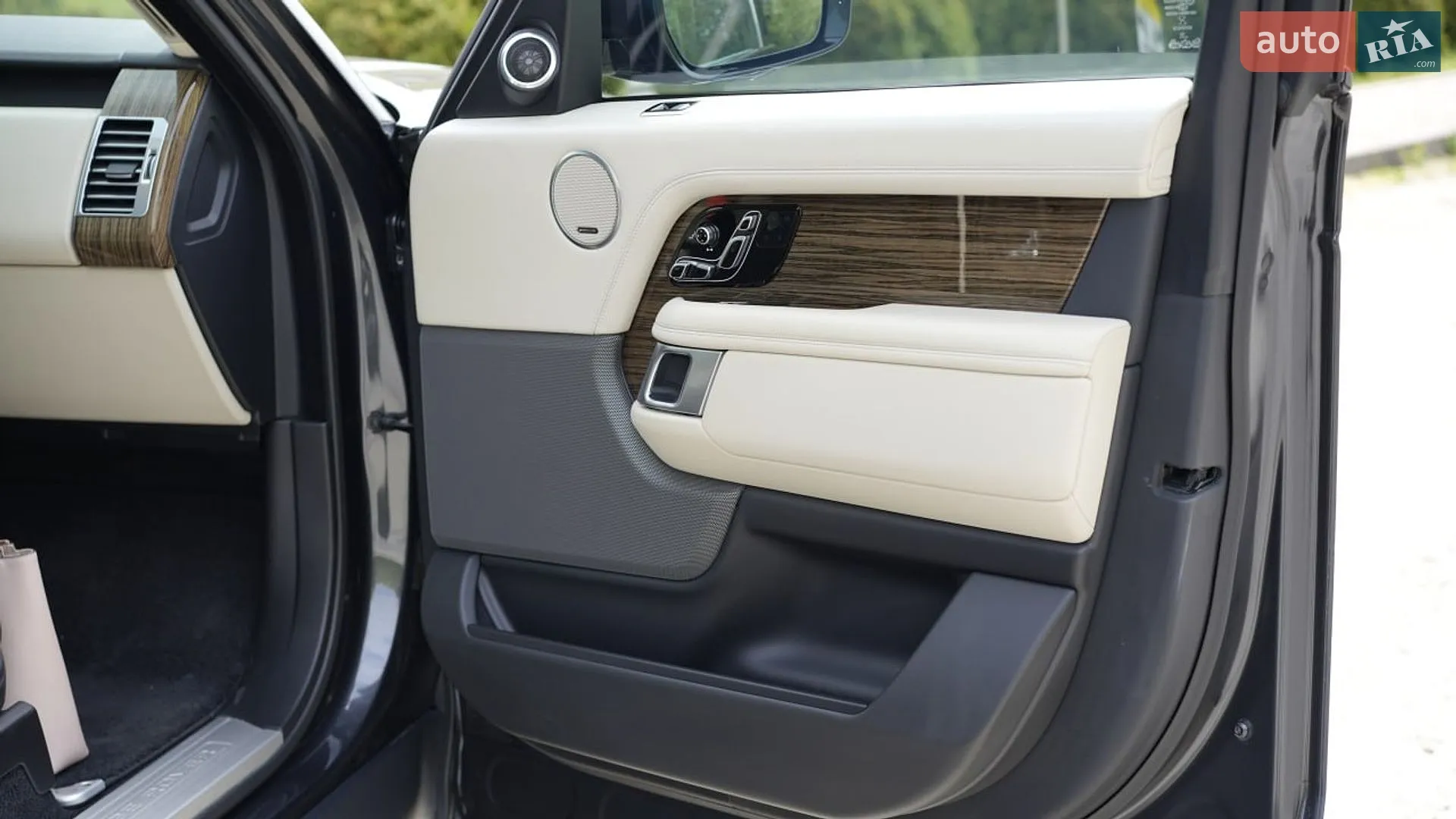 2020 Land Rover Range Rover - мініатюра 25