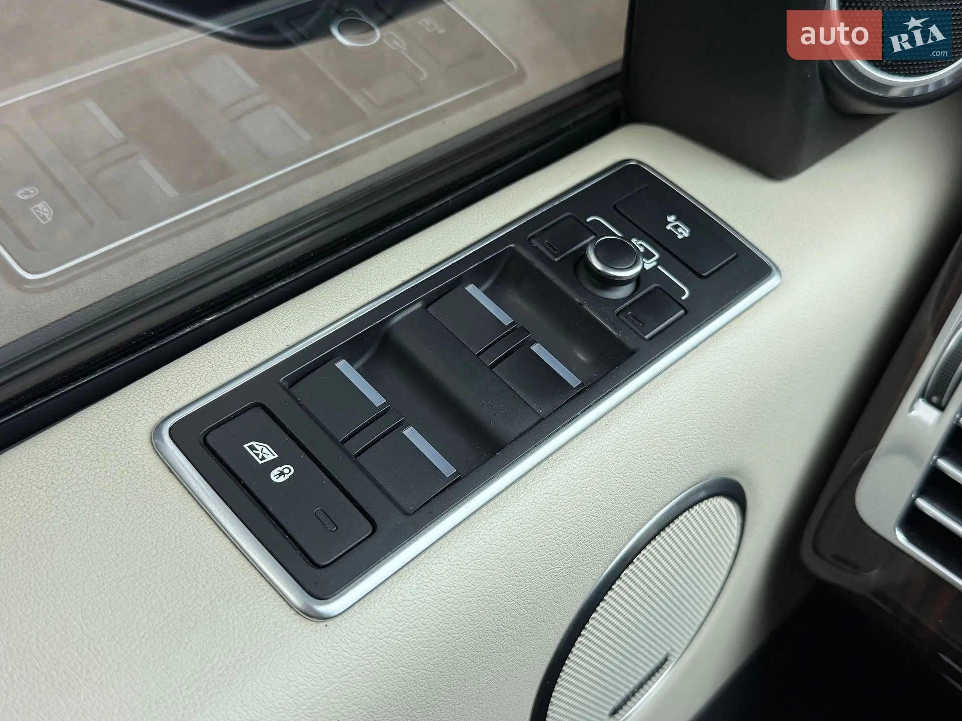 2017 Land Rover Range Rover - мініатюра 28