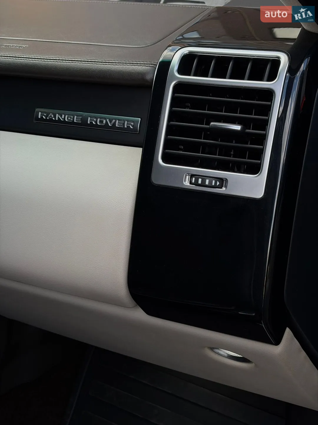 2012 Land Rover Range Rover - мініатюра 22