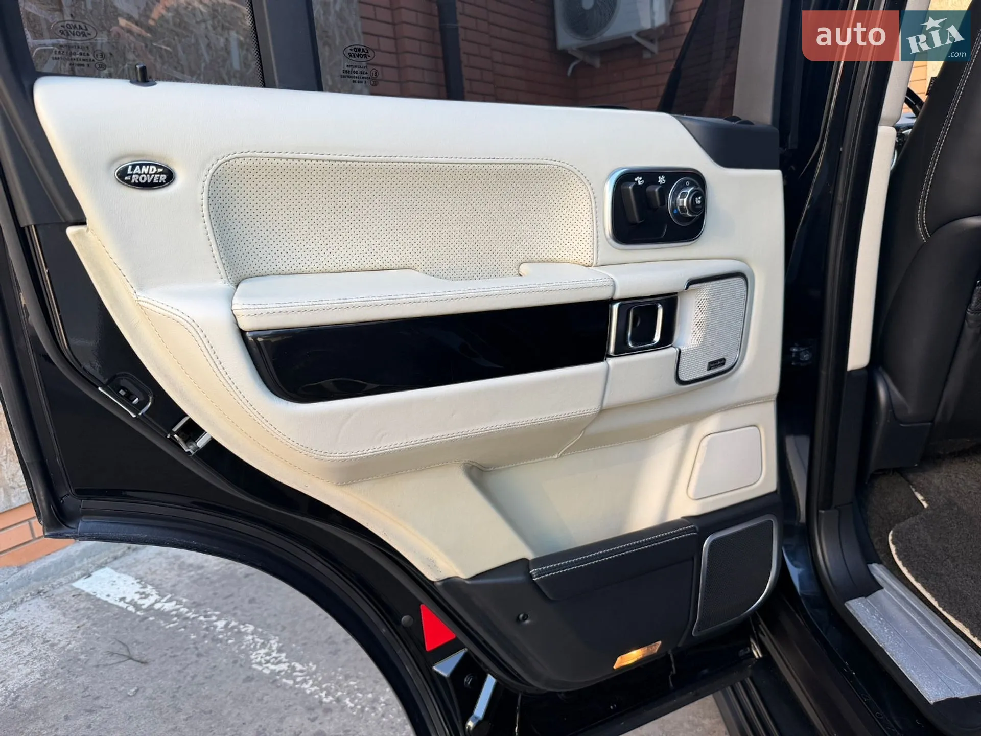 2012 Land Rover Range Rover - мініатюра 26