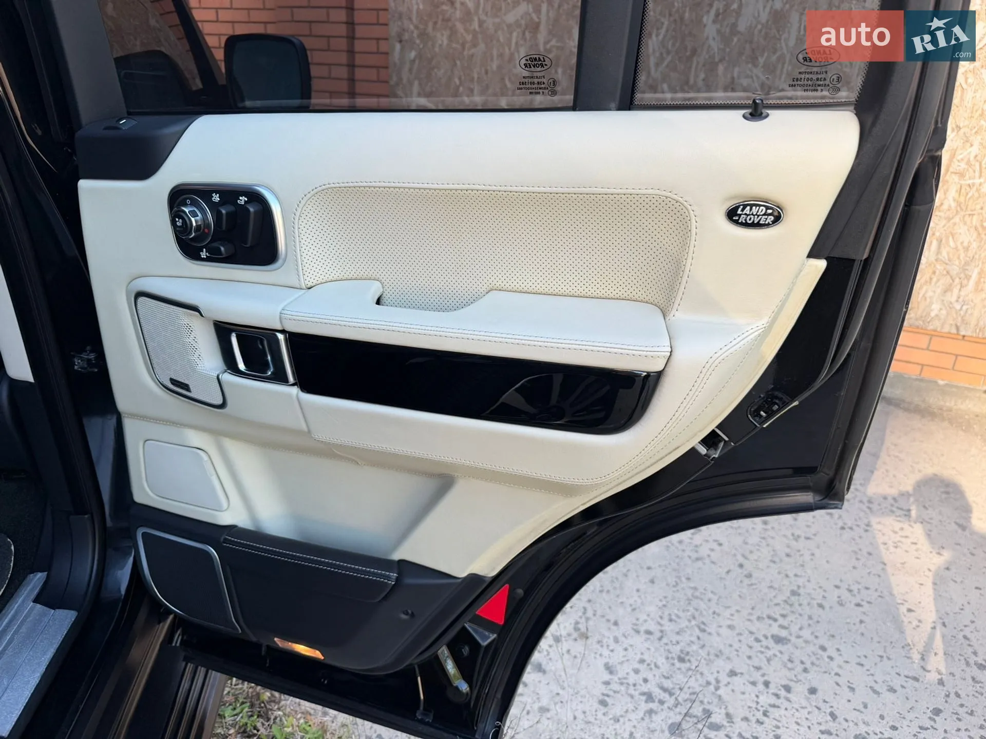 2012 Land Rover Range Rover - мініатюра 32