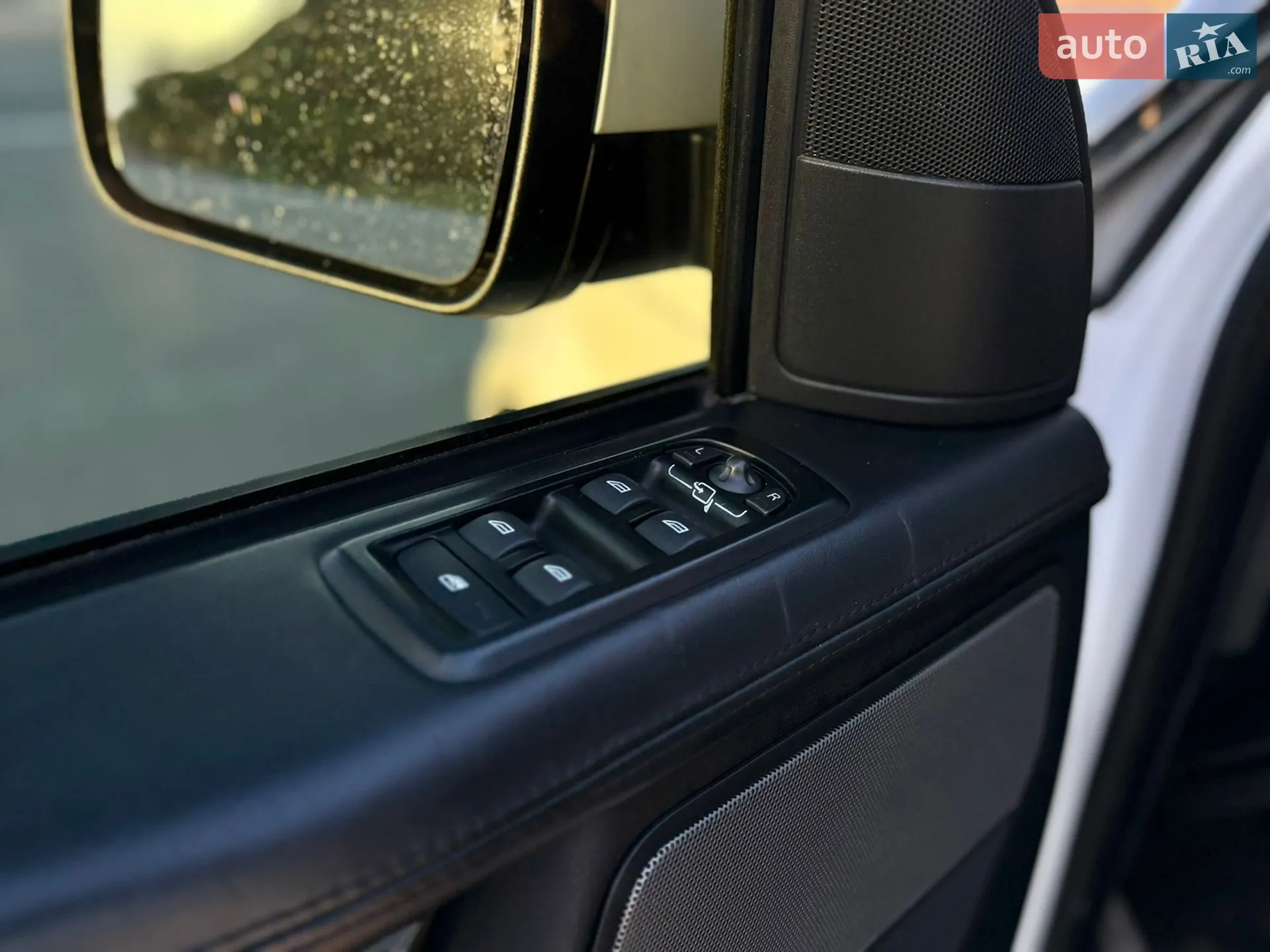 2011 Land Rover Range Rover - мініатюра 36