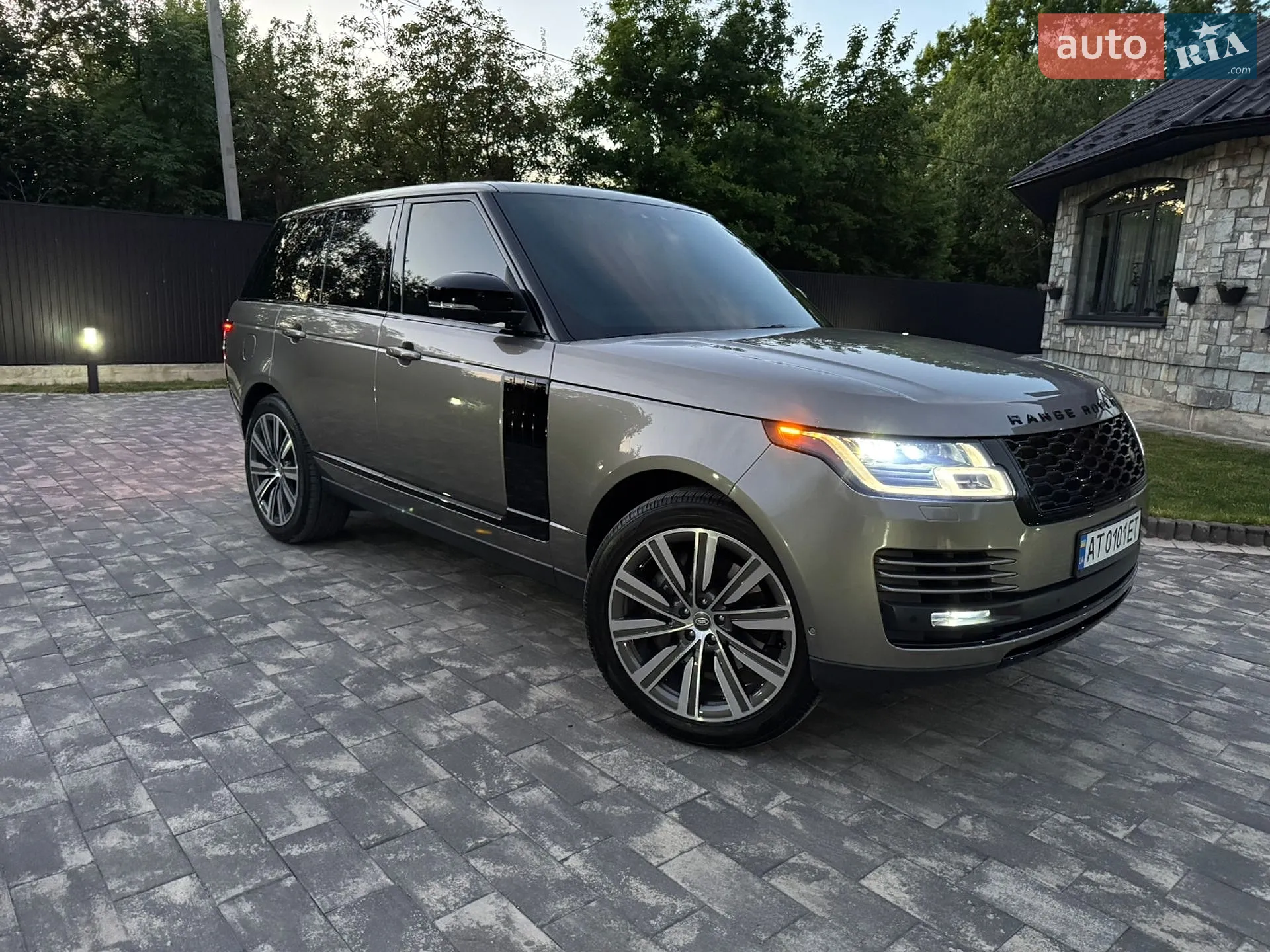 2018 Land Rover Range Rover - мініатюра 25