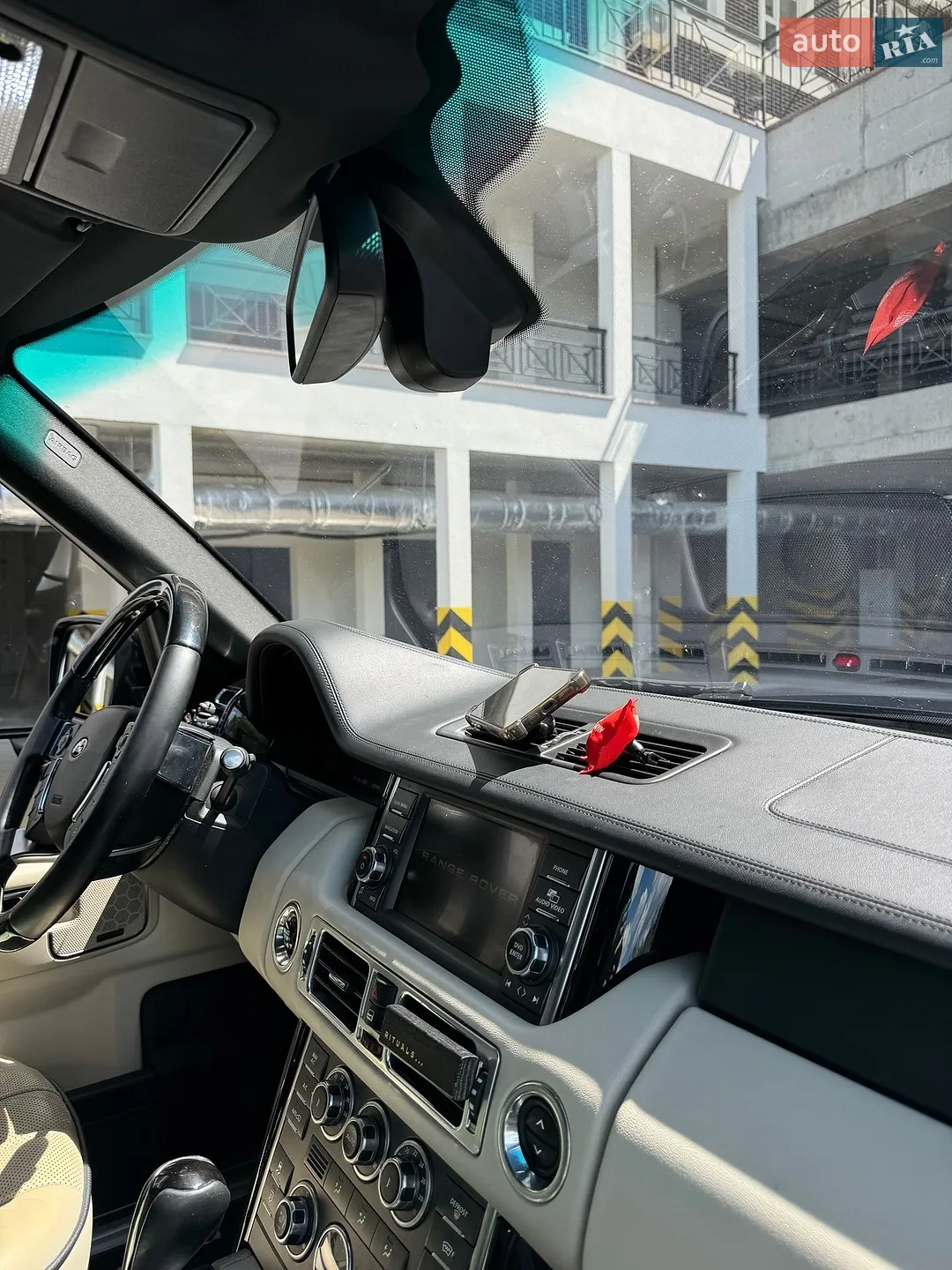2010 Land Rover Range Rover - мініатюра 28