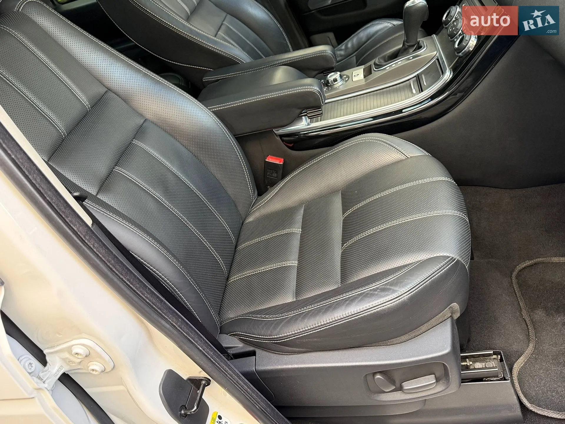 2010 Land Rover Range Rover - мініатюра 21