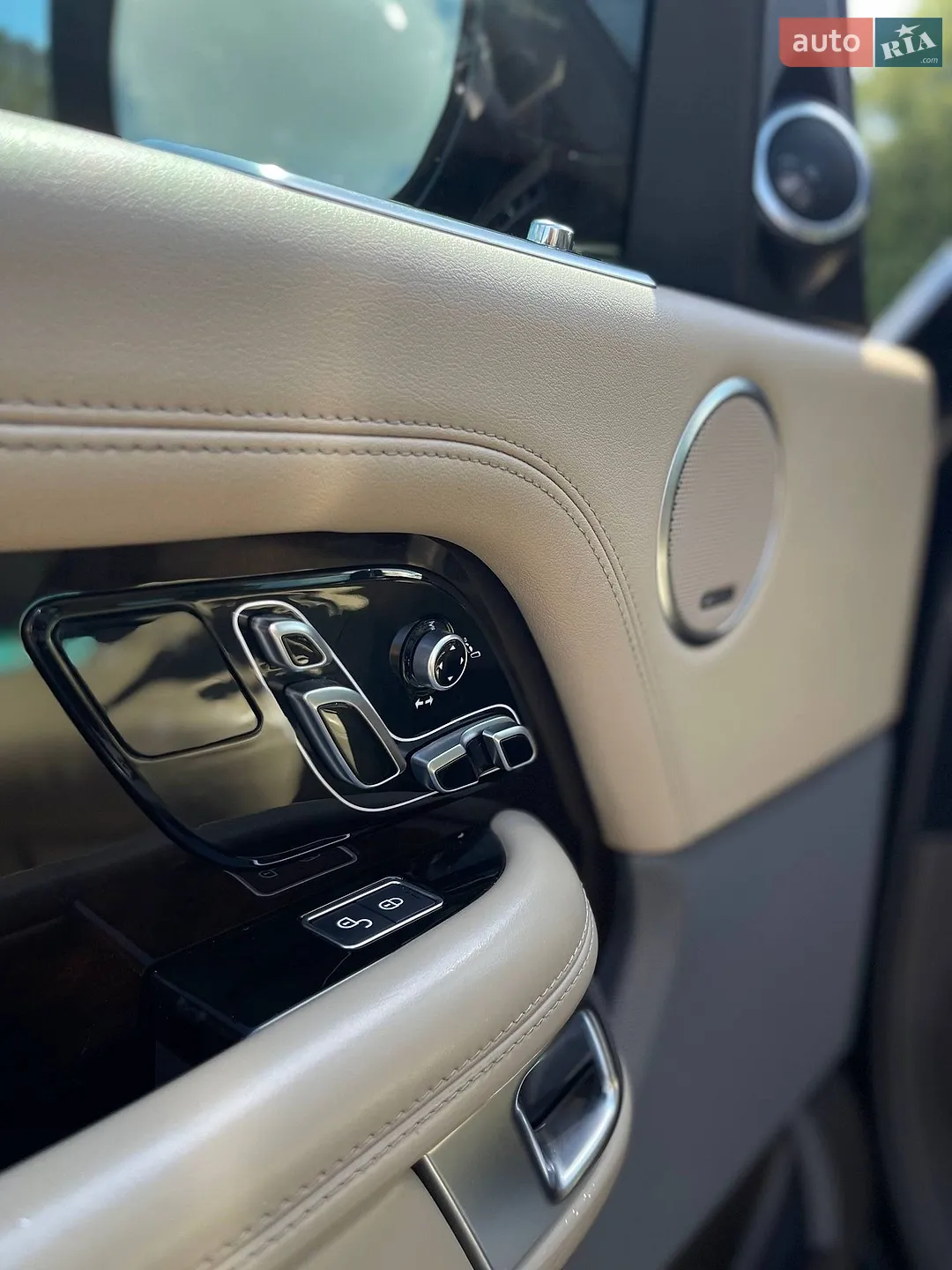 2020 Land Rover Range Rover - мініатюра 16