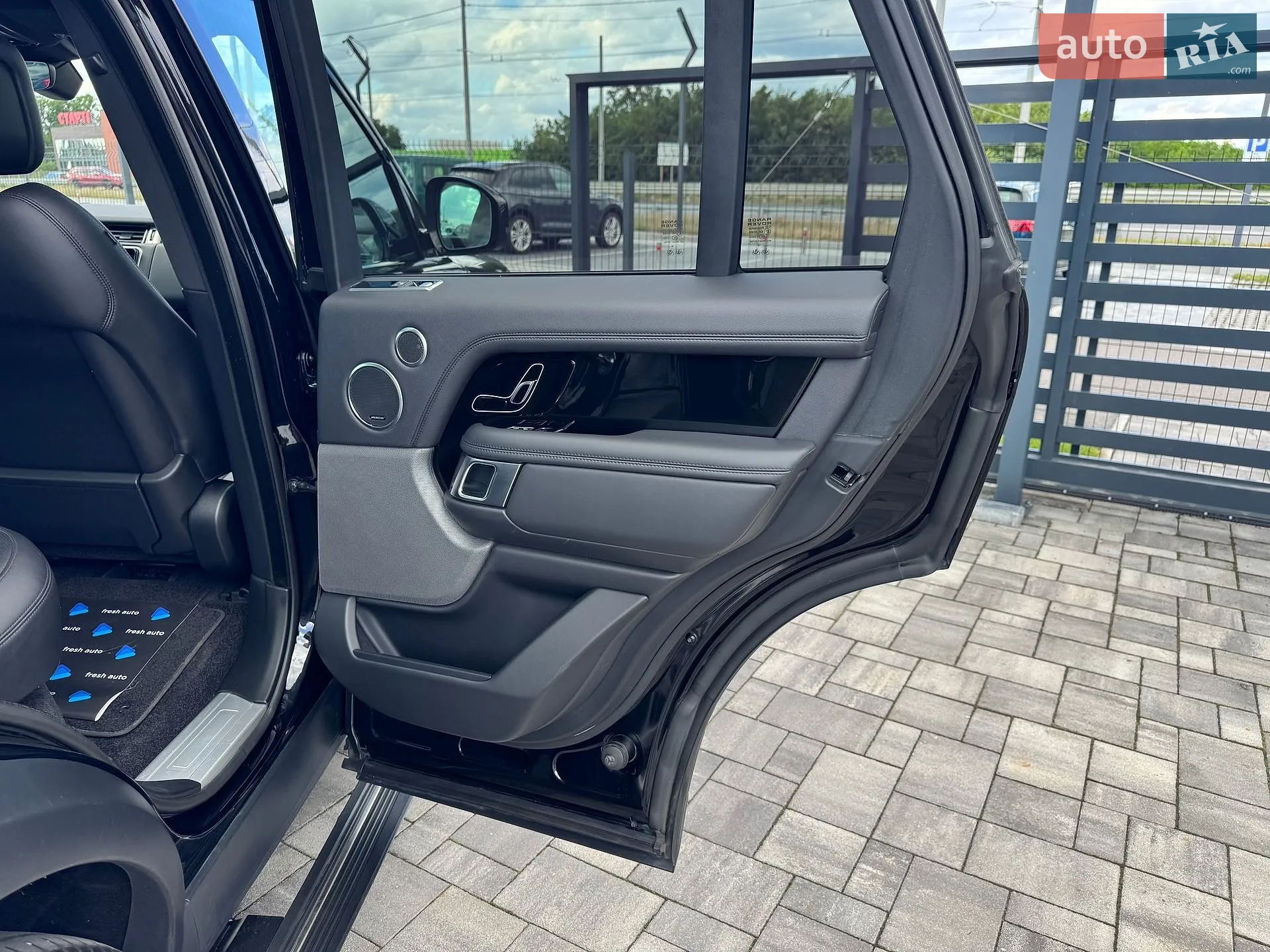 2018 Land Rover Range Rover - мініатюра 37