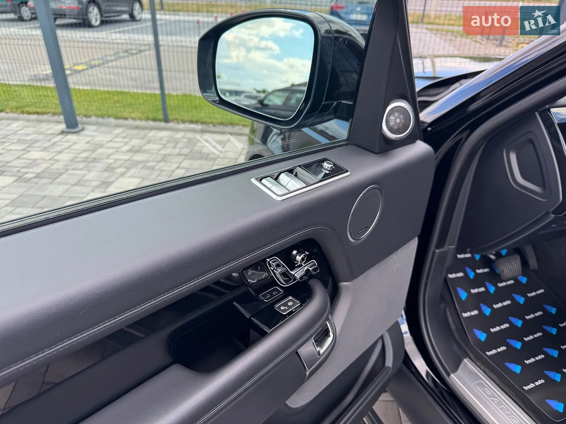 2018 Land Rover Range Rover - мініатюра 15