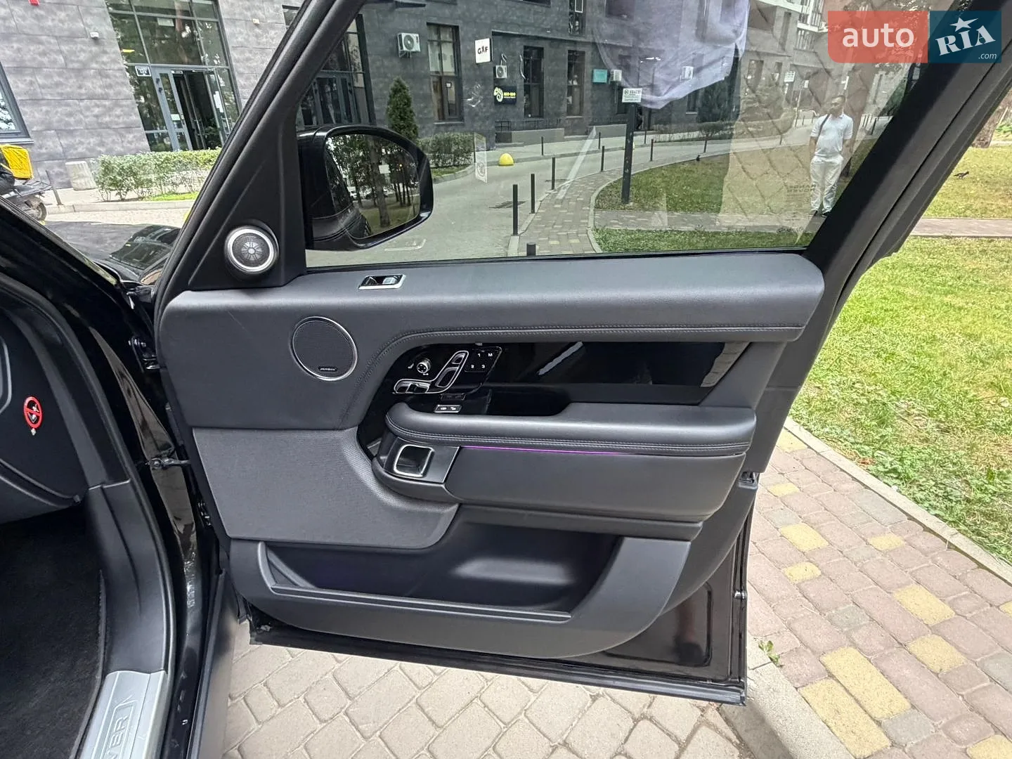 2018 Land Rover Range Rover - мініатюра 18