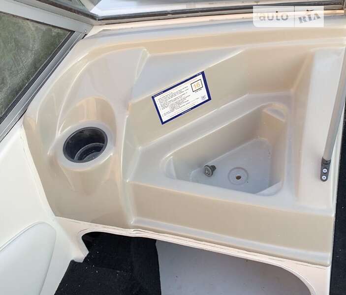 Катер Larson Cabrio 2011 в Запорожье