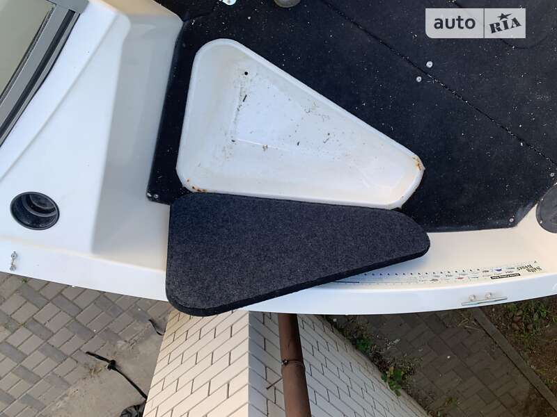 Катер Larson Cabrio 2011 в Запорожье