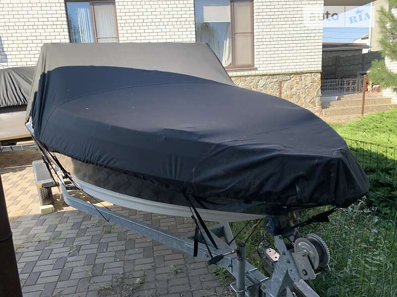 Катер Larson Cabrio 2011 в Запорожье