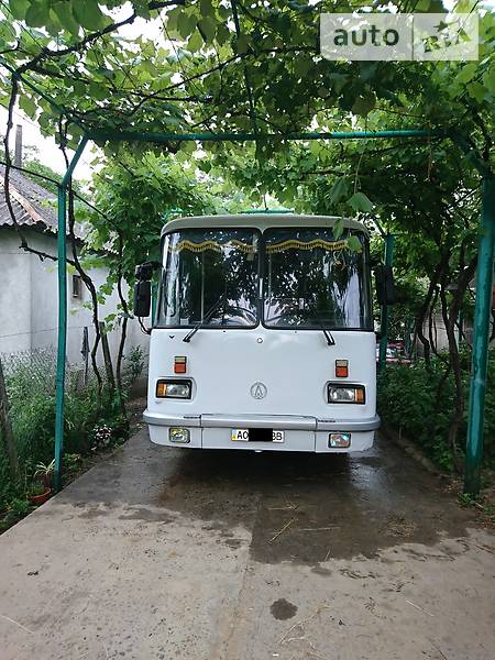 Автобус ЛАЗ 695 2000 в 