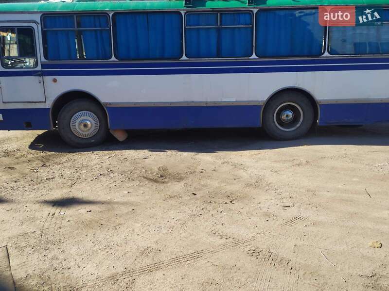 Міський автобус ЛАЗ 695 1998 в Нікополі