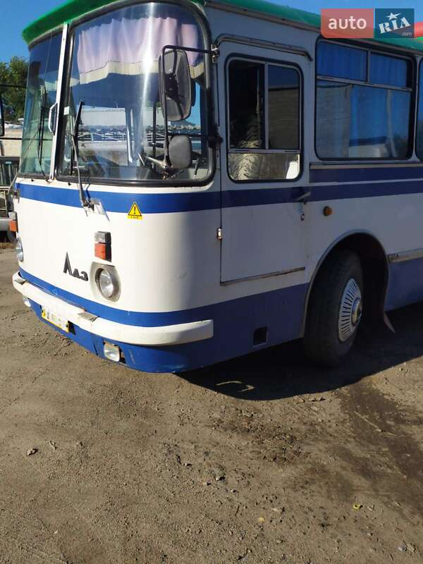 Міський автобус ЛАЗ 695 1998 в Нікополі