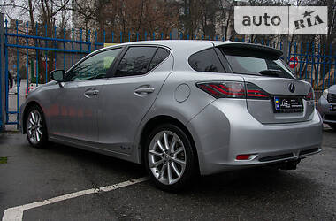 Хетчбек Lexus CT 2011 в 